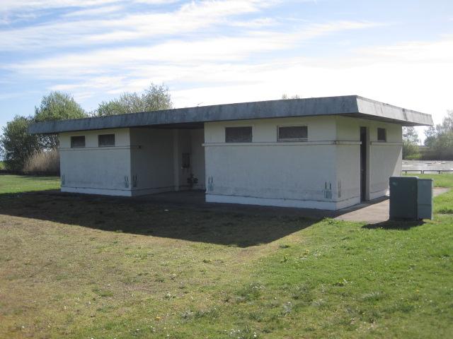 Tain - Former Boating Pond Kiosk